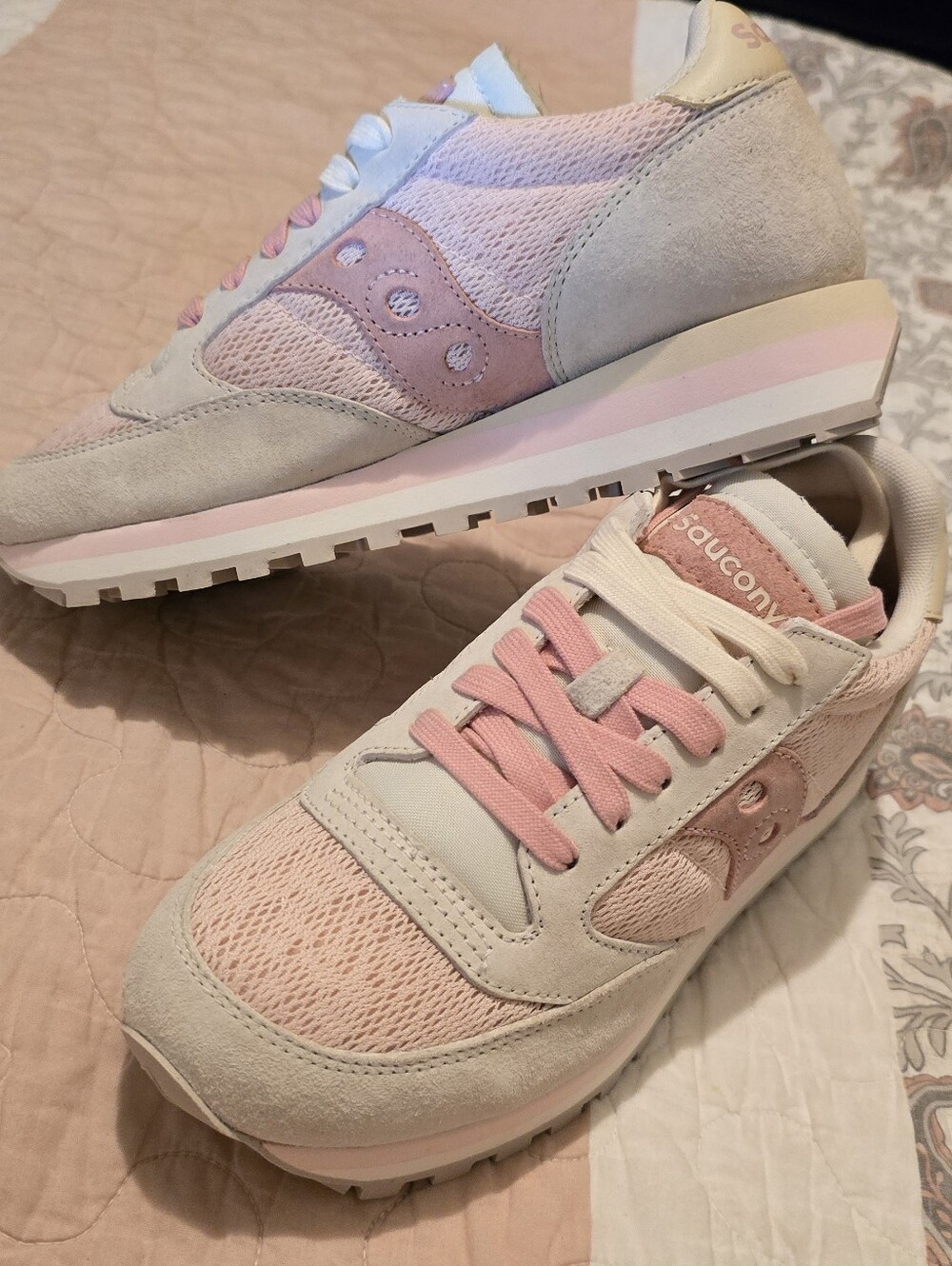 Saucony Women's Jazzy triple Lux Pink & Cream Retro Runner Sneakers